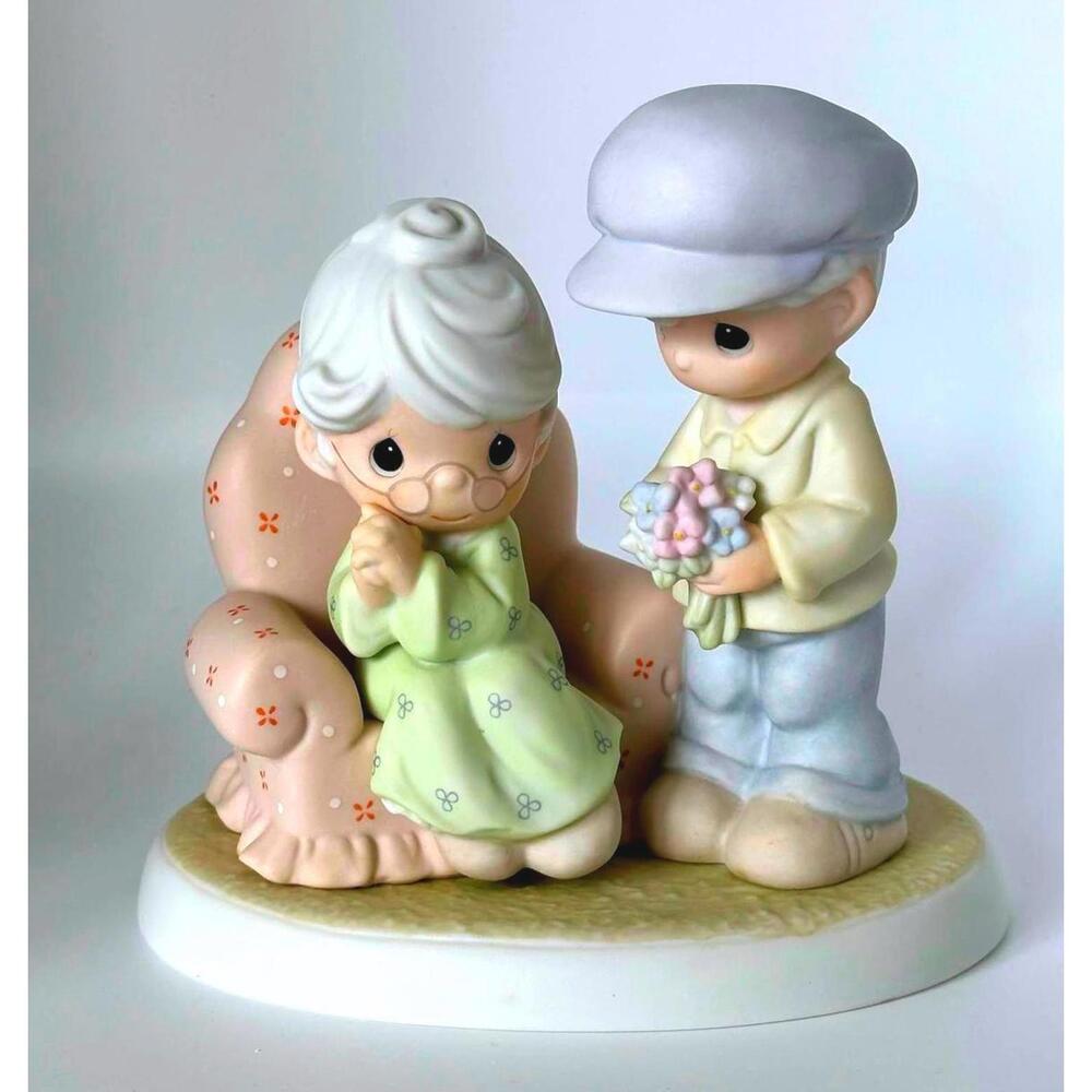 Enesco Precious Moments Figurine: Loving Gesture of Friendship